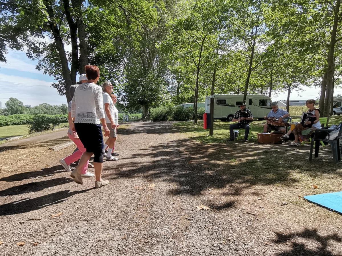 Camping De Nevers Exterior photo