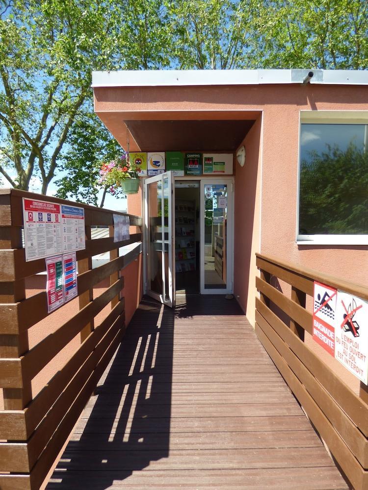 Camping De Nevers Exterior photo